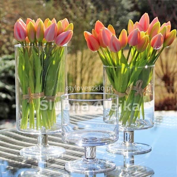 wazon cylinder na nodze tulipany1.jpg