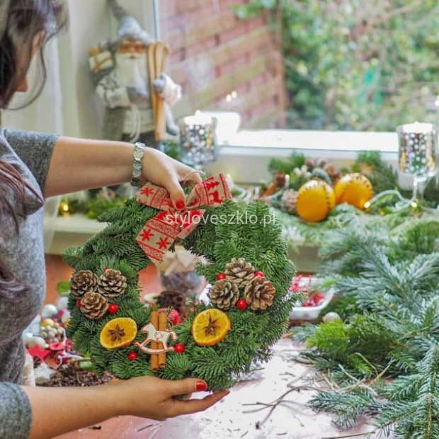 wianek ze swiezej jodły pachnący lasem.jpg
