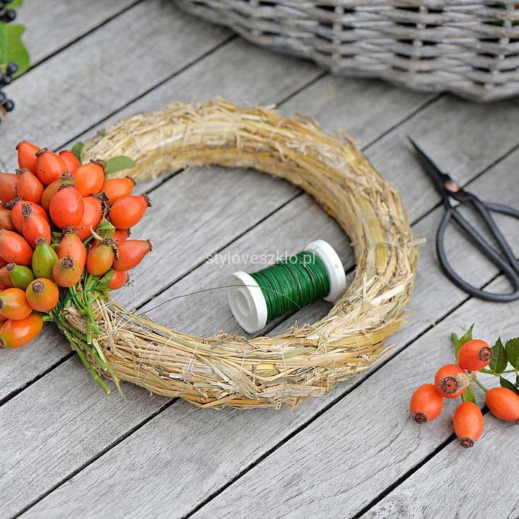 wianek naturalny ze słomy.jpg