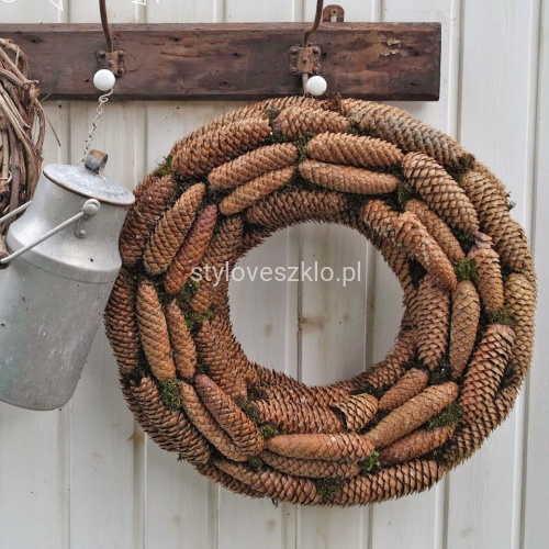 wianek z szyszek podłużnych .jpg