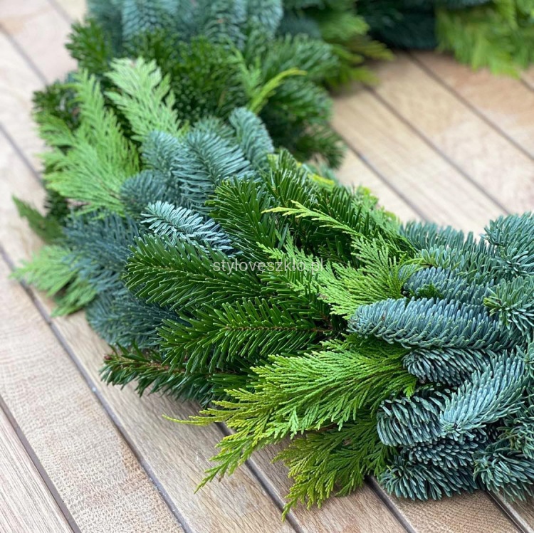 wianek ze swiezej jodly i tui 2.jpg