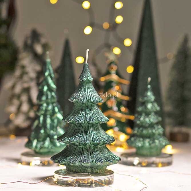 Świeca Figurka Choinka ciemnozielona rak.jpg