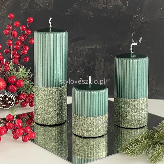 ŚWIECA OZDOBNA PIEŃKOWA RYLEN BROKAT METALIK CIEMNOZIELONY 2.jpg