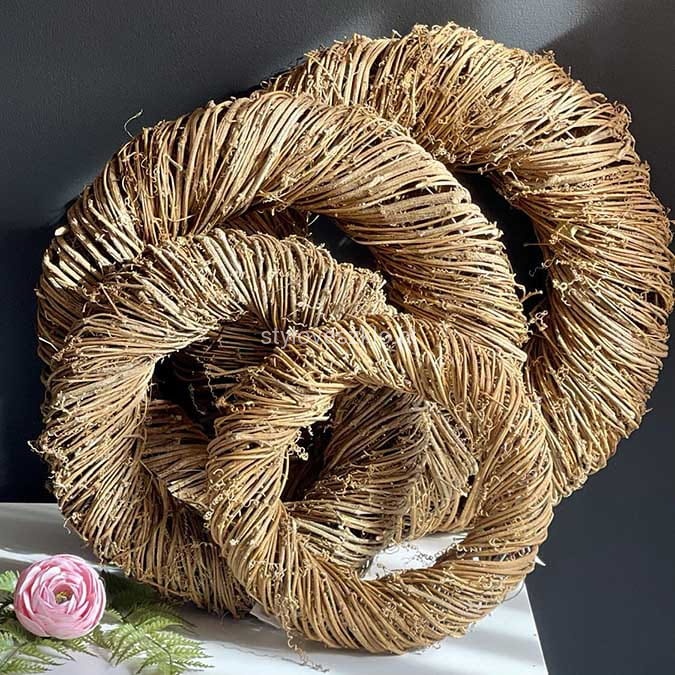 wianek dekoracyjny z pedów winorosli.jpg