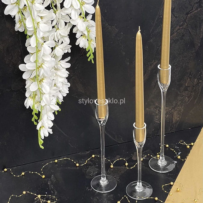 swiecznik szklany na nodze stożkowy.jpg