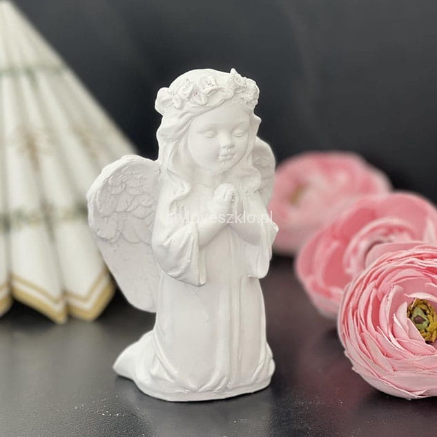 Anioł Biały Dziewczynka w Modlitwie 15cm.jpg