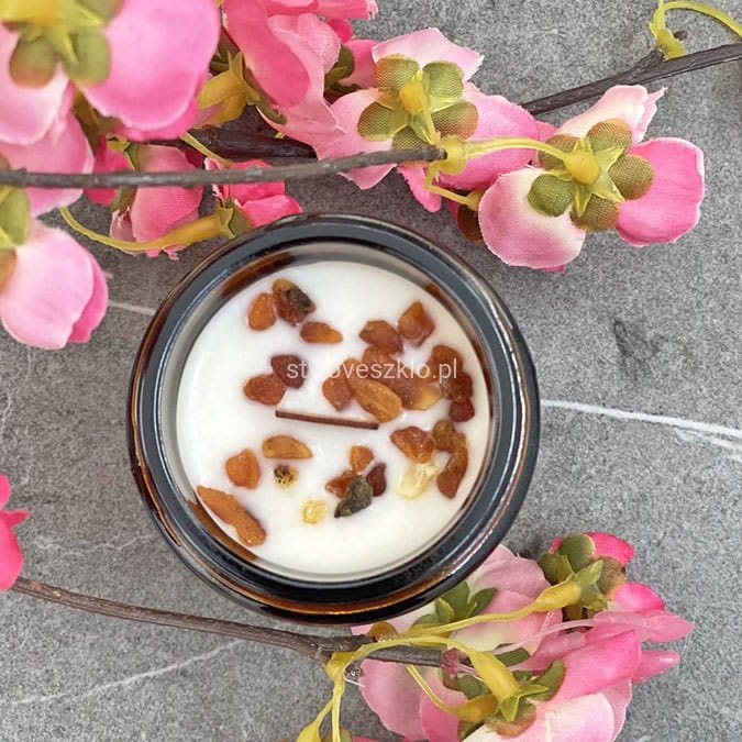 swieczka sojowa o zapachu bursztynu.jpg