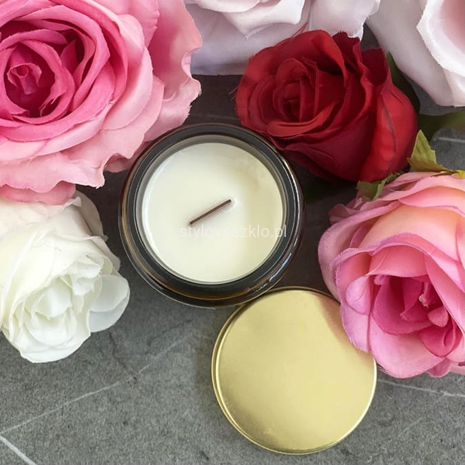 swieca sojowa w sloiczku zapach rozy.jpg