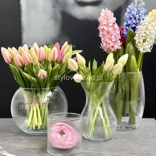 wazon szklany szklo prążkowane.jpg