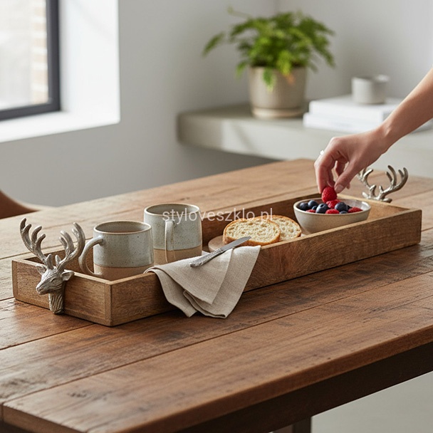 Taca drewniana z glowami reniferów 1.jpg