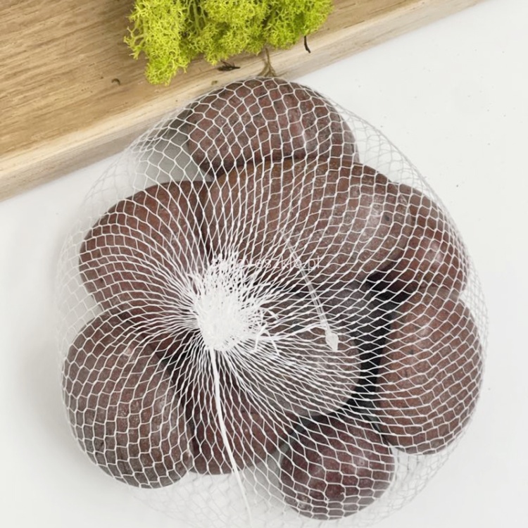 kamienie dekoracyjne w siatce brazowe 1 kg.jpg