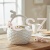 koszyk ceramiczny biały z zajaczkiem 16x12cm.jpg