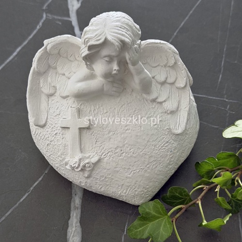 ANIOŁ NA SERCU FIGURKA NAGROBNA BIALY 11X11 CM.jpg