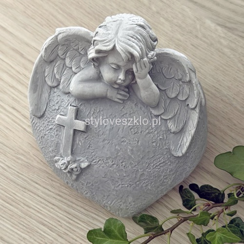 aniolek na sercu figurka nagrobna biala 11x11 cm.jpg