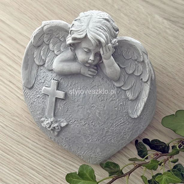 aniolek na sercu figurka nagrobna biala 11x11 cm.jpg
