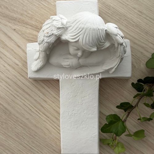 aniol na krzyzu figurka nagrobna biała.jpg