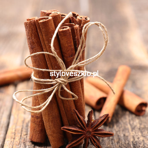 laski-cynamonu-zwiazane-i-postawione-na-blacie-w-kolorze-cappucino-451275-article.jpg